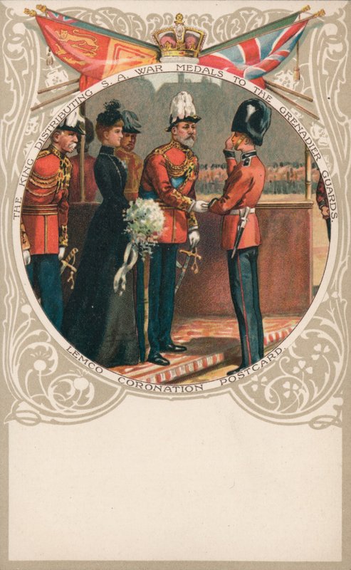 Kuningas Edward VII jakamassa Etelä-Afrikan sotamitaleja Grenadier Guardille tekijältä English School