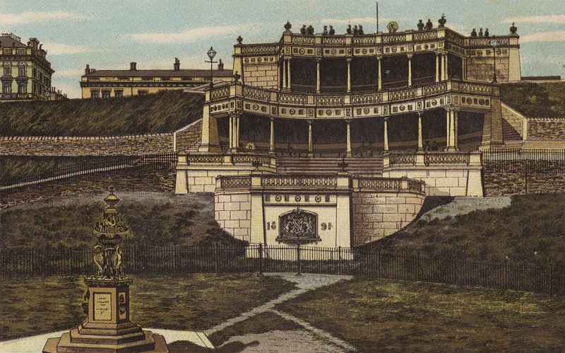 Plymouth: The Colonnade on the Hoe (väri litho) tekijältä English School