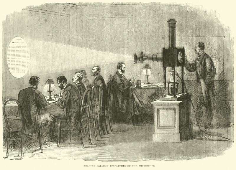 Ilmapallojen lähetysten lukeminen mikroskoopilla, lokakuu 1870 tekijältä English School