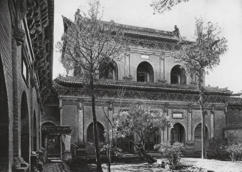 Taiyuanfu, Shuang ta sze, Shansi, Massiivinen sali (s/w valokuva). tekijältä Ernst Boerschmann