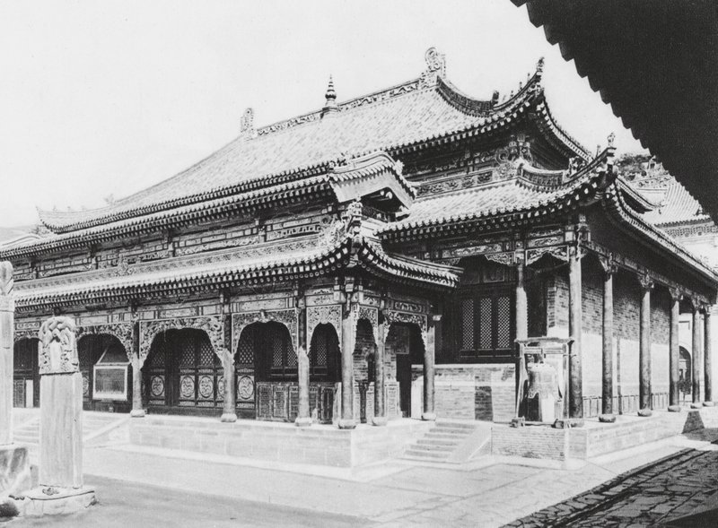 Wu tai shan, Hien tung sze, Shansi, Suuri rukoushuone (s/w-kuva). tekijältä Ernst Boerschmann