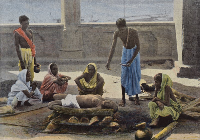 Ceylon, Polttohautaus Intiassa tekijältä European Photographer