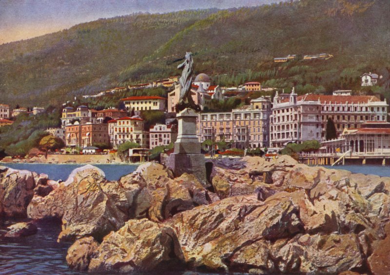 Opatija, nyt Opatija Kroatiassa: Madonna del Mare, taustalla Pyhän Marian kirkko (kuva) (kuva) tekijältä European Photographer
