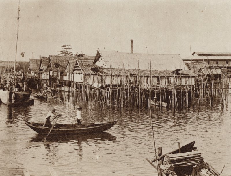 Veden päälle paaluille rakennetut kalastajien talot, Singapore (m/v kuva) tekijältä Ewing Galloway