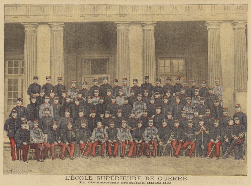 Ecole Superieure de Guerren 19. luokka tekijältä French School