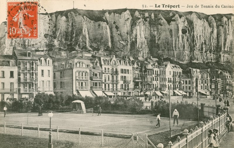 Tennistä Le Treportin merenrantakaupungissa. Postikortti lähetetty 1913. tekijältä French Photographer