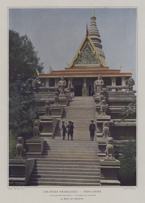 Vartijan vaihto buddhalaistemppelissä Exposition Universelle 1900:n Indo-Kiinassa, Pariisissa (värikuva) tekijältä French Photographer