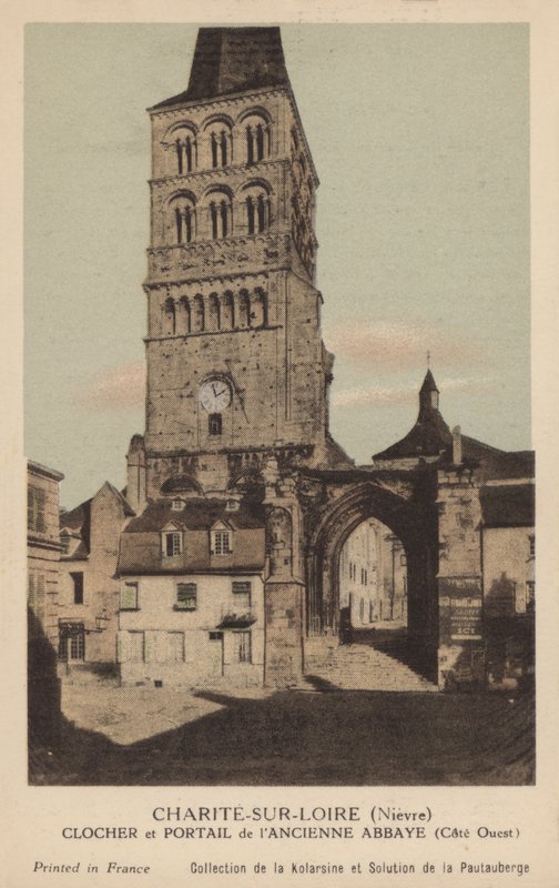 Charite Sur Loire, kellotorni ja vanhan luostarin portaali tekijältä French Photographer
