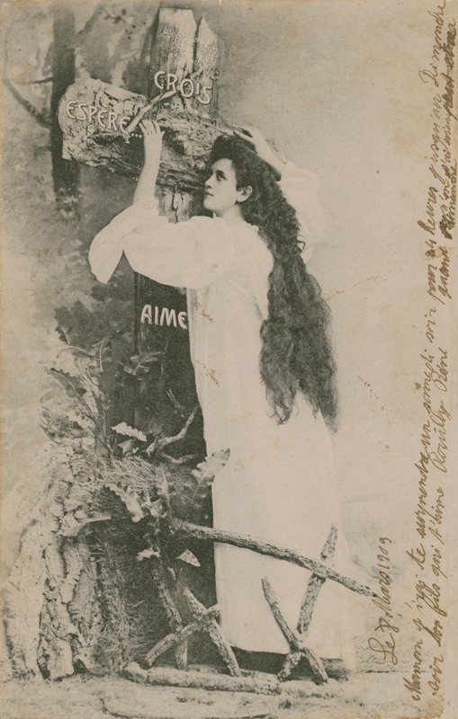 Crois Espere Aime (Believe Hope Love). Postikortti lähetetty 1913. Oikean reunan käsiala on henkilökohtainen viesti perheenjäsenten välillä. tekijältä French Photographer