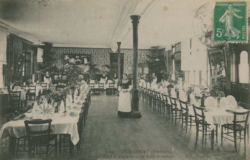Grand Hotel dAngleterren ruokasali, Huelgoat, Bretagne. Postikortti lähetetty 1913. tekijältä French Photographer