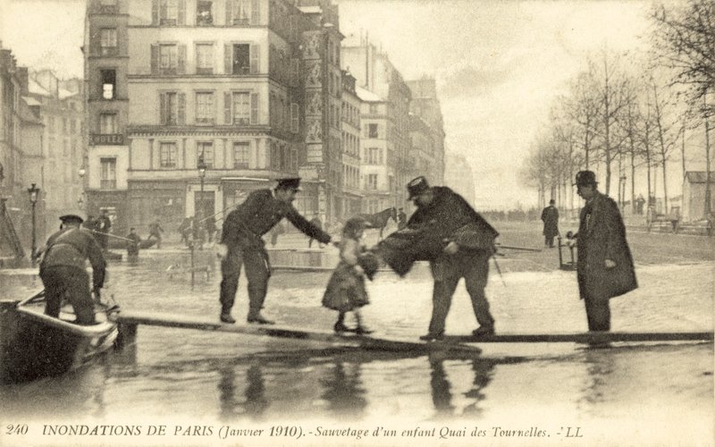 Pariisin tulva Ranskassa tammikuussa 1910 tekijältä French Photographer