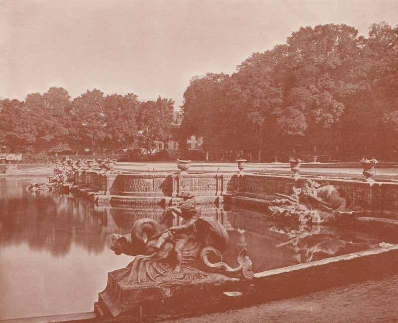 Grand Basin of Neptune (m/w kuva) tekijältä French Photographer