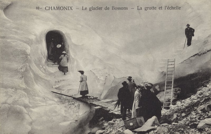 Jääluola ja tikkaat, Bossons Glacier, Chamonix, Ranska (m/w kuva) tekijältä French Photographer