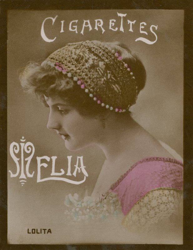 Lolita, tyttö konepellillä tekijältä French Photographer