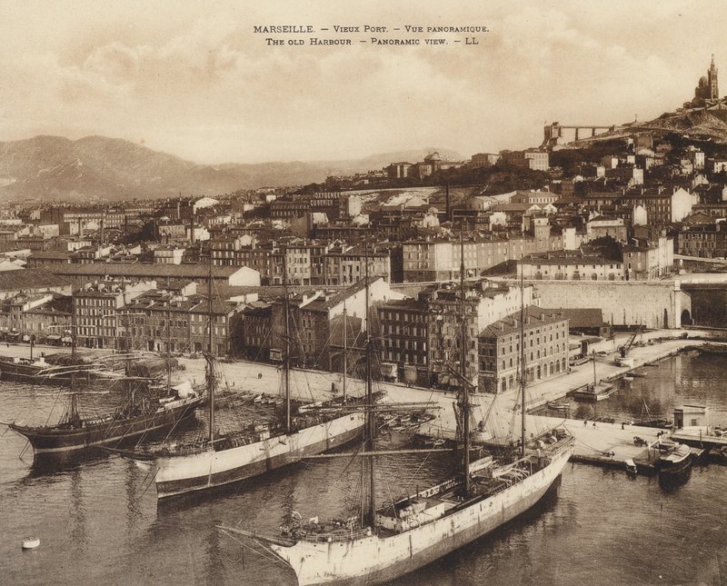 Marseille / Marseille: Vieux Port, panoraamanäkymä (s/w valokuva) tekijältä French Photographer