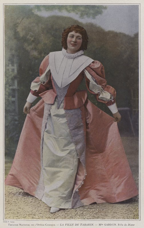 Mary Garden Dianen roolissa La Fille de Tabarinissa (värillinen kuva) tekijältä French Photographer