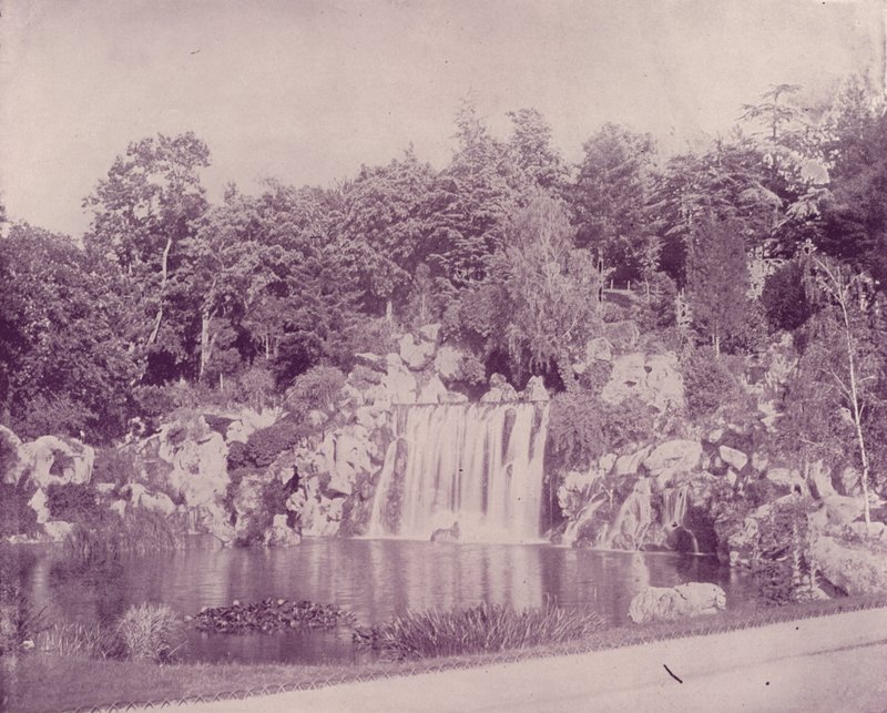 Pariisi: Grand Cascade Bois de Boulognessa (m/w kuva) tekijältä French Photographer