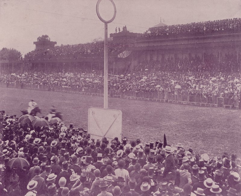 Pariisi: Kilpapäivä Longchampsissa (m/v kuva) tekijältä French Photographer