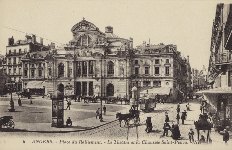 Place du Ralliement, teatteri ja Chaussee Saint-Pierre, Angers, Ranska tekijältä French Photographer