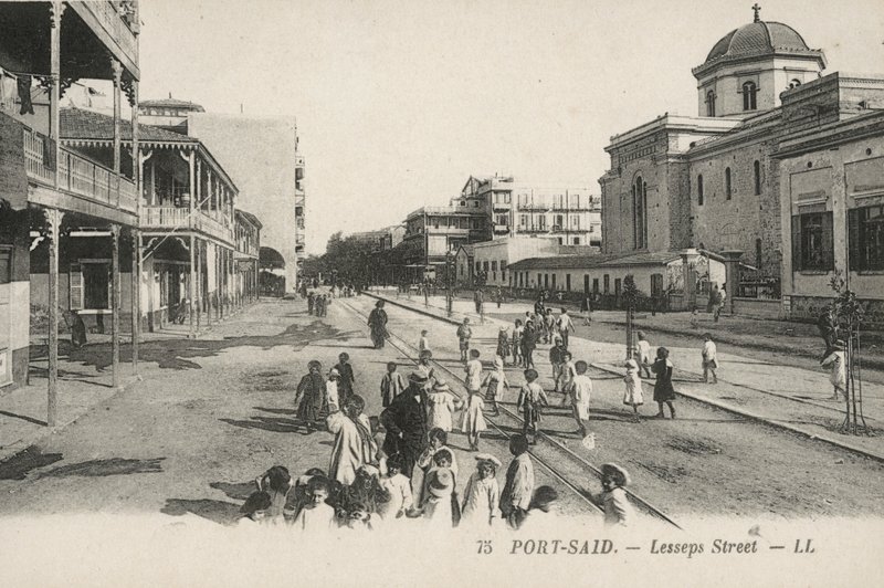 Port-Said, Egypti: Lesseps Street (s/w valokuva) tekijältä French Photographer
