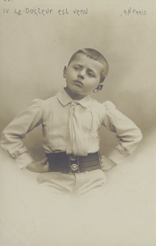 Pienen pojan muotokuva (m/w kuva) tekijältä French Photographer