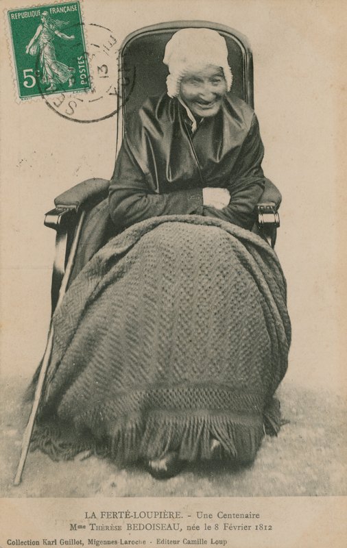 Satavuotiaan postikortti, Madame Therese Bedoiseau, La Ferte-Loupiere, 1913 tekijältä French Photographer