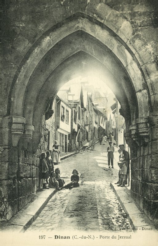 Rue du Jezual, Dinan (m/w kuva) tekijältä French Photographer