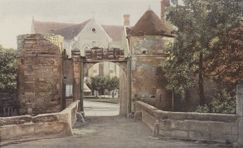 Saint-Jean-aux-Bois, sisäänkäynti luostariin (Foret de Compiegne) tekijältä French Photographer