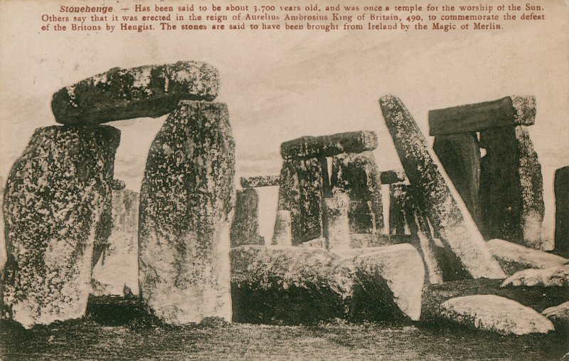 Stonehenge - Pronssikautinen kiviympyrä on kansanperinnön mukaan pystytetty Aurelius Ambrosiuksen, 490, hallituskaudella Hengistin Britannian tappion muistoksi. Kivien sanotaan olleen tekijältä French Photographer