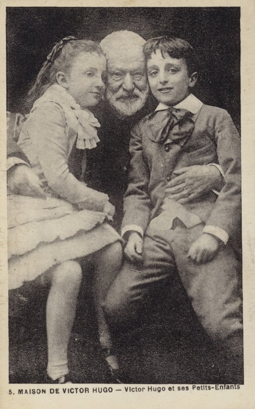 Victor Hugo (1802-1885), ranskalainen runoilija, kirjailija ja näytelmäkirjailija lapsenlapsineen tekijältä French Photographer