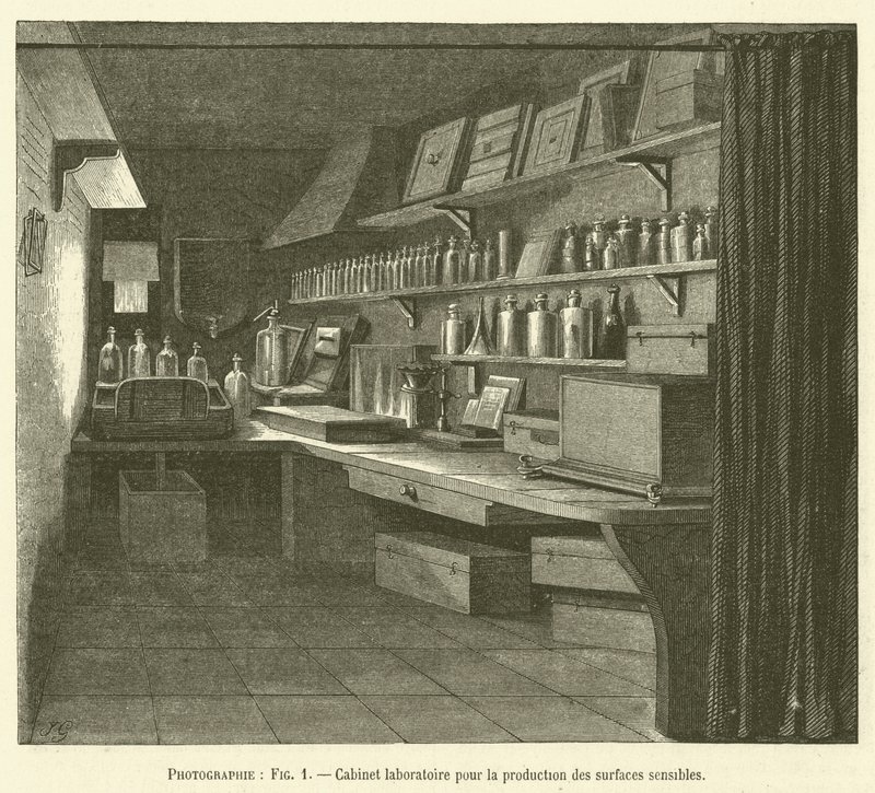 Laboratoriokaappi herkkien pintojen valmistukseen (kaiverrus) tekijältä French School