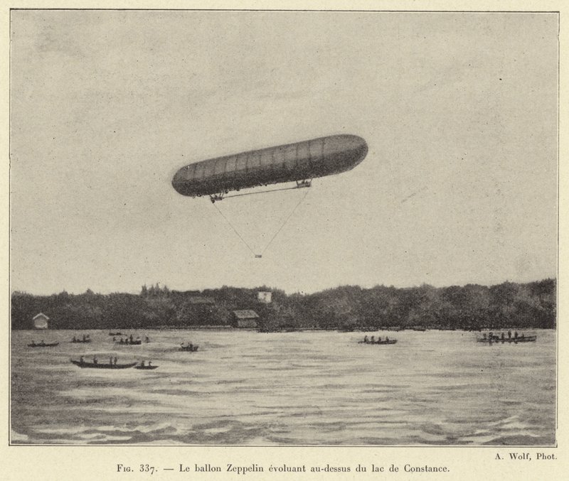 Zeppelin-ilmapallo lentää Bodenjärven yli (kaiverrus) tekijältä French School