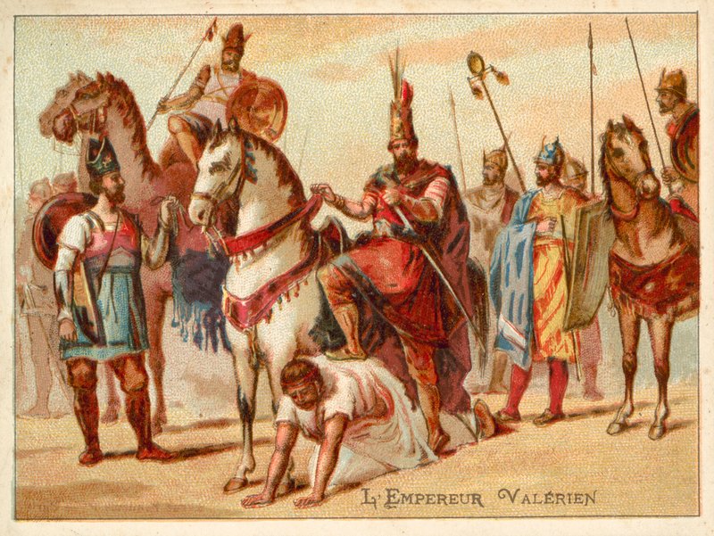 Persian kuningas Shapur I, joka käytti vangittua Rooman keisaria Valerianusta jalkineena, c260 (chromolitho) tekijältä French School