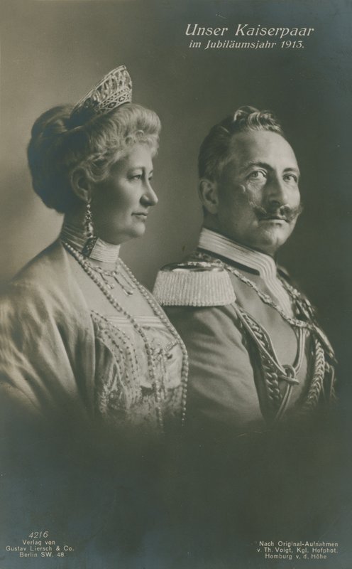 Saksan keisari Vilhelm II ja keisarinna Augusta Victoria hopeisena juhlavuotenaan. tekijältä German Photographer