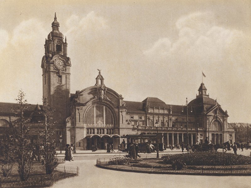 Wiesbaden, päärautatieasema (s/w-kuva) tekijältä German Photographer