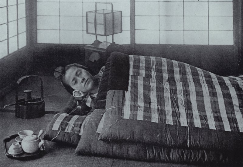 Nukkumaanmenoaika Japanissa (m/v kuva) tekijältä Herbert Ponting