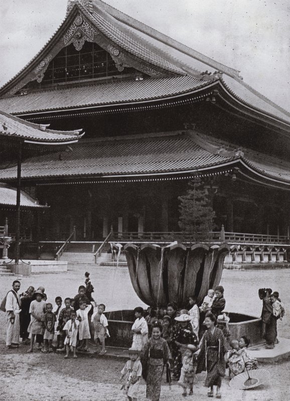 Higashi Honganji mpe, Kioto (b/w p hot) tekijältä Herbert Ponting