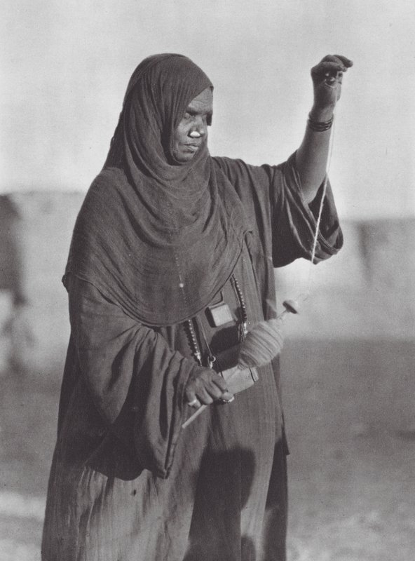 Afrikka: Nubian autiomaassa (s/w-kuva). tekijältä Hugo Adolf Bernatzik