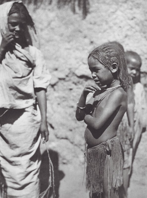 Afrikka: Omdurmanin lapset (s/w-kuva). tekijältä Hugo Adolf Bernatzik