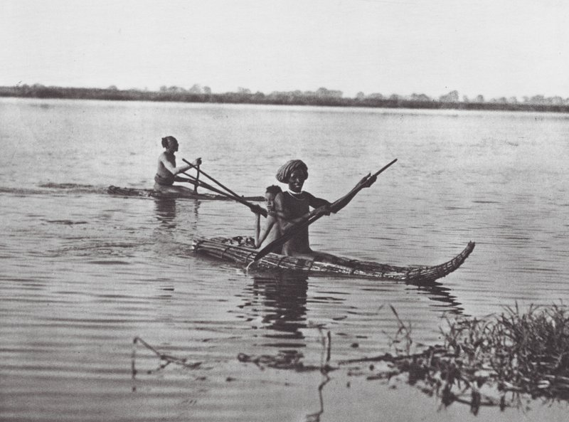 Afrikka: Afrikka: Shilluk-lautat (s/w-kuva). tekijältä Hugo Adolf Bernatzik