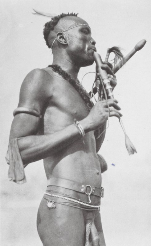 Keski-Afrikan njambara (s/w-kuva) tekijältä Hugo Adolf Bernatzik