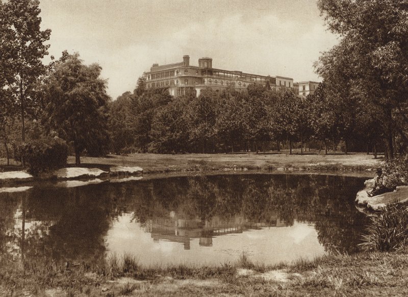 Meksiko: Castillo Chapultepec (s/w valokuva) tekijältä Hugo Brehme