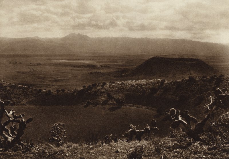 Meksiko: La Caldera, sammuneita tulivuoria pääkaupungin Meksikon ympäristössä (s/w-kuva). tekijältä Hugo Brehme