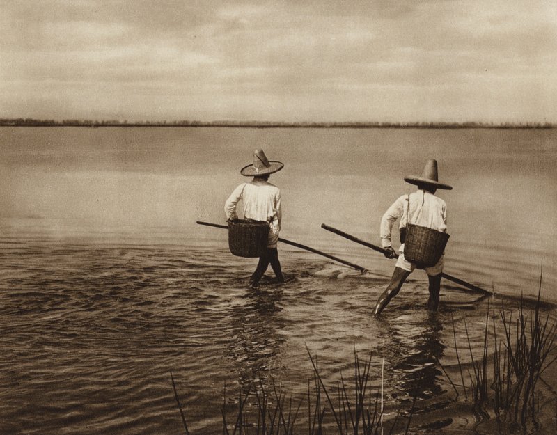 Meksiko: Kalastajia Chapala-järvellä (s/w-kuva) tekijältä Hugo Brehme