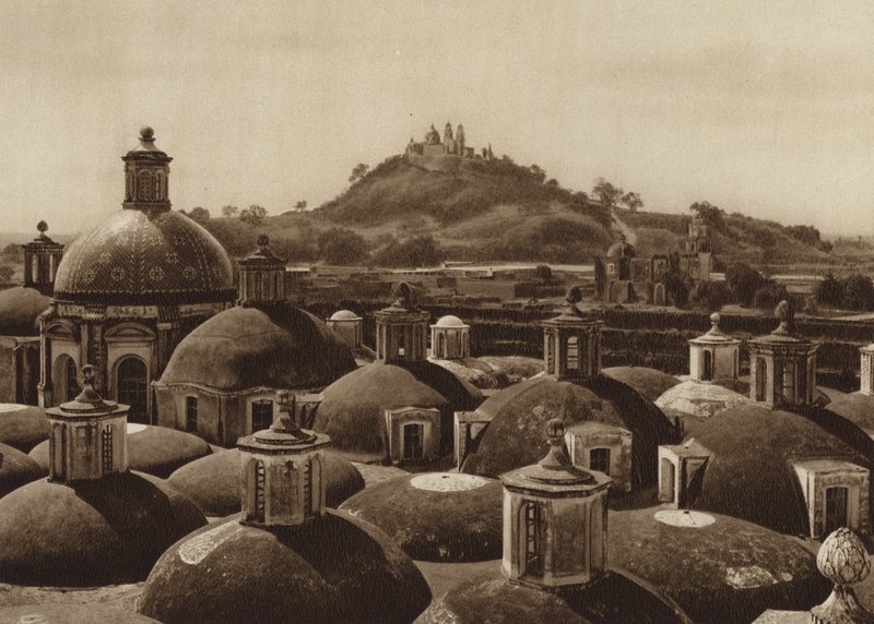 Meksiko: Piramide de Cholula (s/w-kuva) tekijältä Hugo Brehme