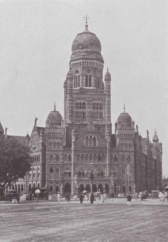 Bombay / Mumbai: Kunnantoimisto (s/w-kuva) tekijältä Indian photographer