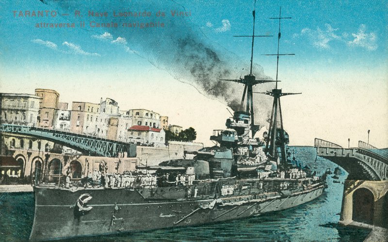 Taistelulaiva Leonardo da Vinci, Taranto, Italia (värillinen kuva) tekijältä Italian Photographer