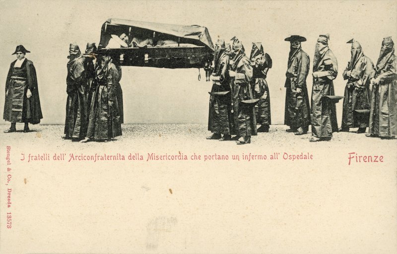 Compagnia della Misericordian (Armoyhtiön) veljet kantoivat sairaan miehen sairaalaan, Firenze (m/v kuva) tekijältä Italian Photographer