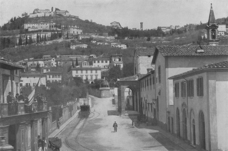 Firenze, ympäristö, San Domenico ja Panorama of Fiesole (valkoinen kuva) tekijältä Italian Photographer