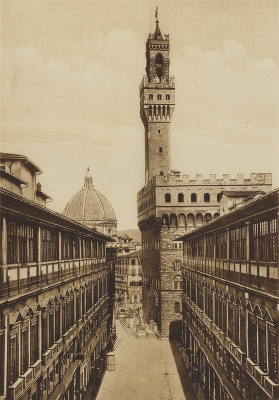 Firenze / Firenze: Uffizin portikot, rakennettu Vasarin suunnittelemana (valkoinen kuva) tekijältä Italian Photographer